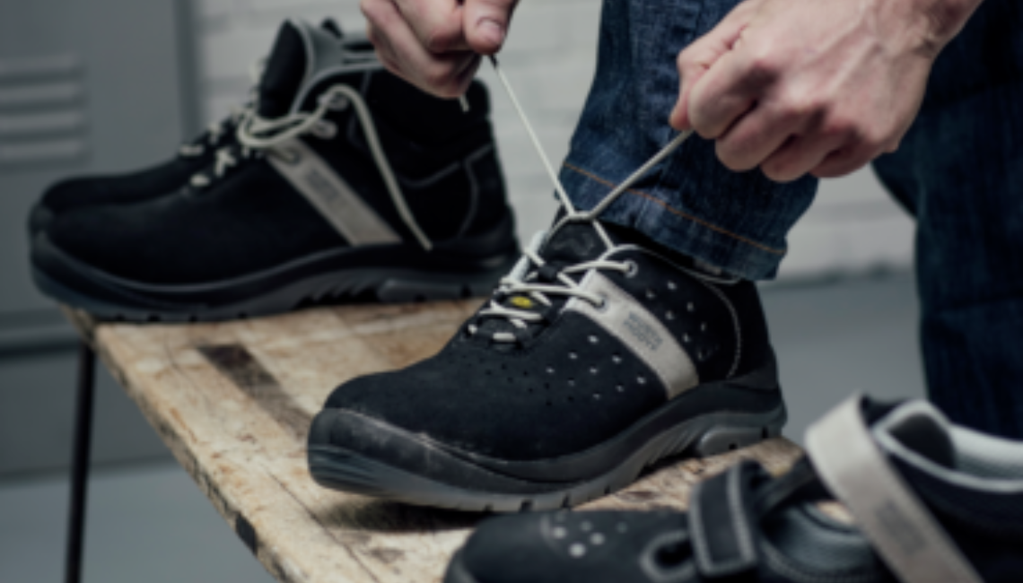 Jak wybrać idealne buty ochronne dla różnych sektorów przemysłu?